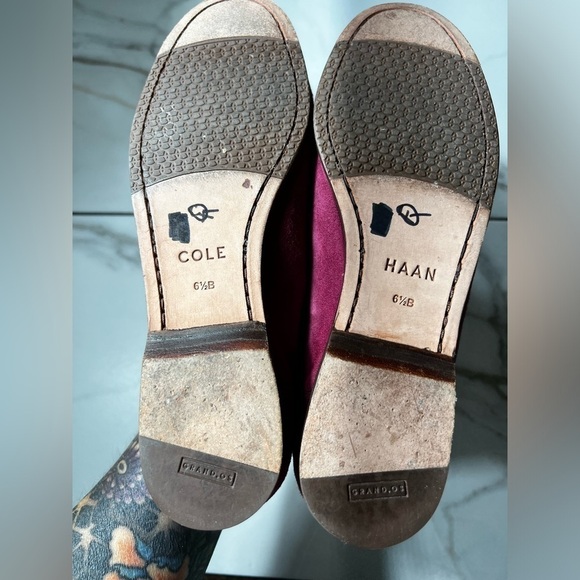 Cole Haan Grand OS Raspberry sueded Tassel loafers. Size 6.5B - Picture 7 of 7